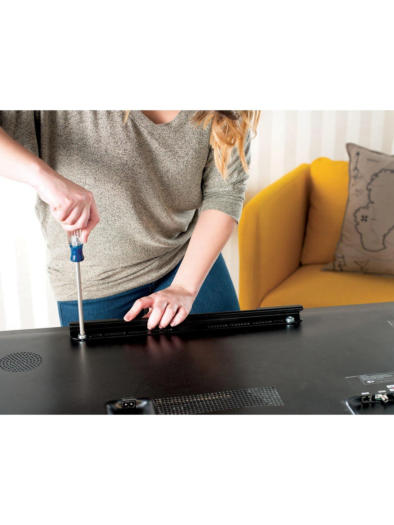 SANUS SimplySafe VML41-B2 Fixed 22-50" TV Bracket 1 SANUS SimplySafe VML41-B2 Fixed 22-50" TV Bracket