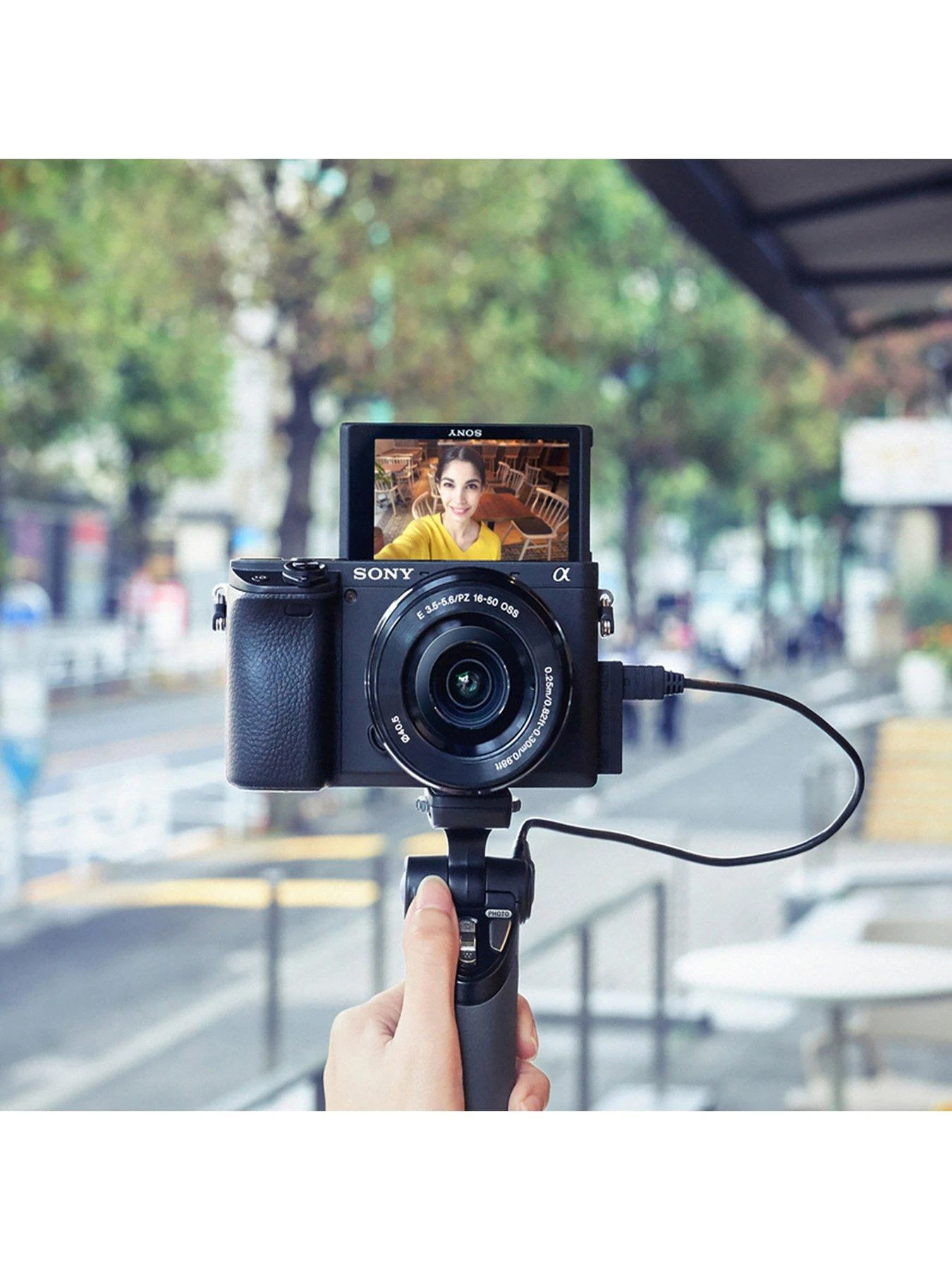 Sony α6400 E-mount Mirrorless Camera With APS-C Sensor And Real-time Eye AF 5 Sony α6400 E-mount Mirrorless Camera With APS-C Sensor And Real-time Eye AF - Image 5