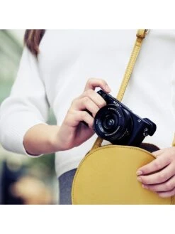 Sony ILCE6400LB.CEC E-mount Mirrorless Camera With APS-C Sensor And Real-time Eye AF (with 16-50mm Lens) 10 Sony ILCE6400LB.CEC E-mount Mirrorless Camera With APS-C Sensor And Real-time Eye AF (with 16-50mm Lens) -Digital Station NRJLV SQ7 0000000004 BLACK SLd3