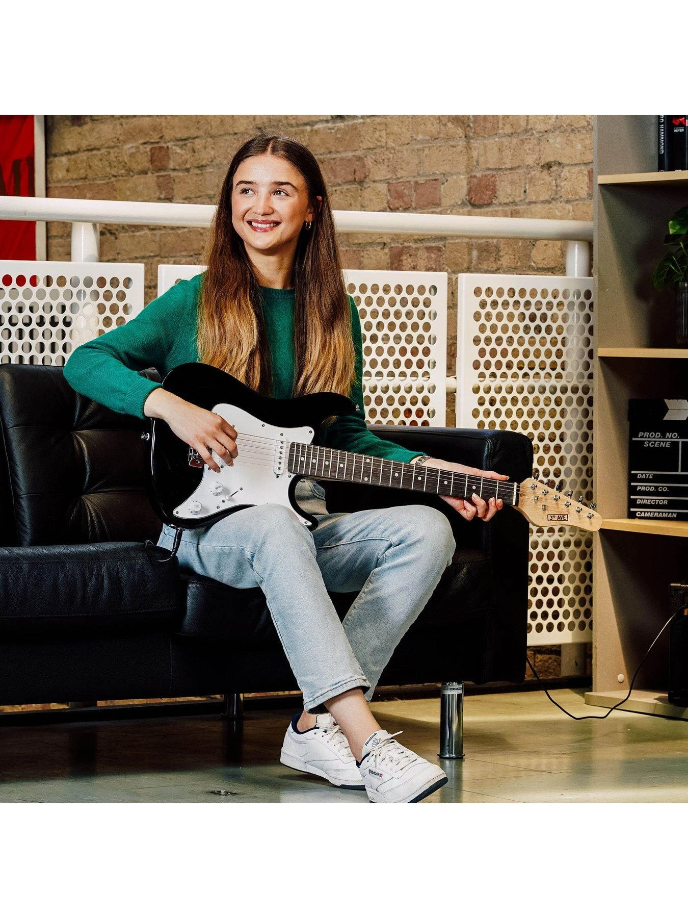 Rocket 3/4 Size Electric Guitar Ultimate Kit With 10W Amp - 6 Months FREE Lessons - Black 5 Rocket 3/4 Size Electric Guitar Ultimate Kit With 10W Amp - 6 Months FREE Lessons - Black - Image 5