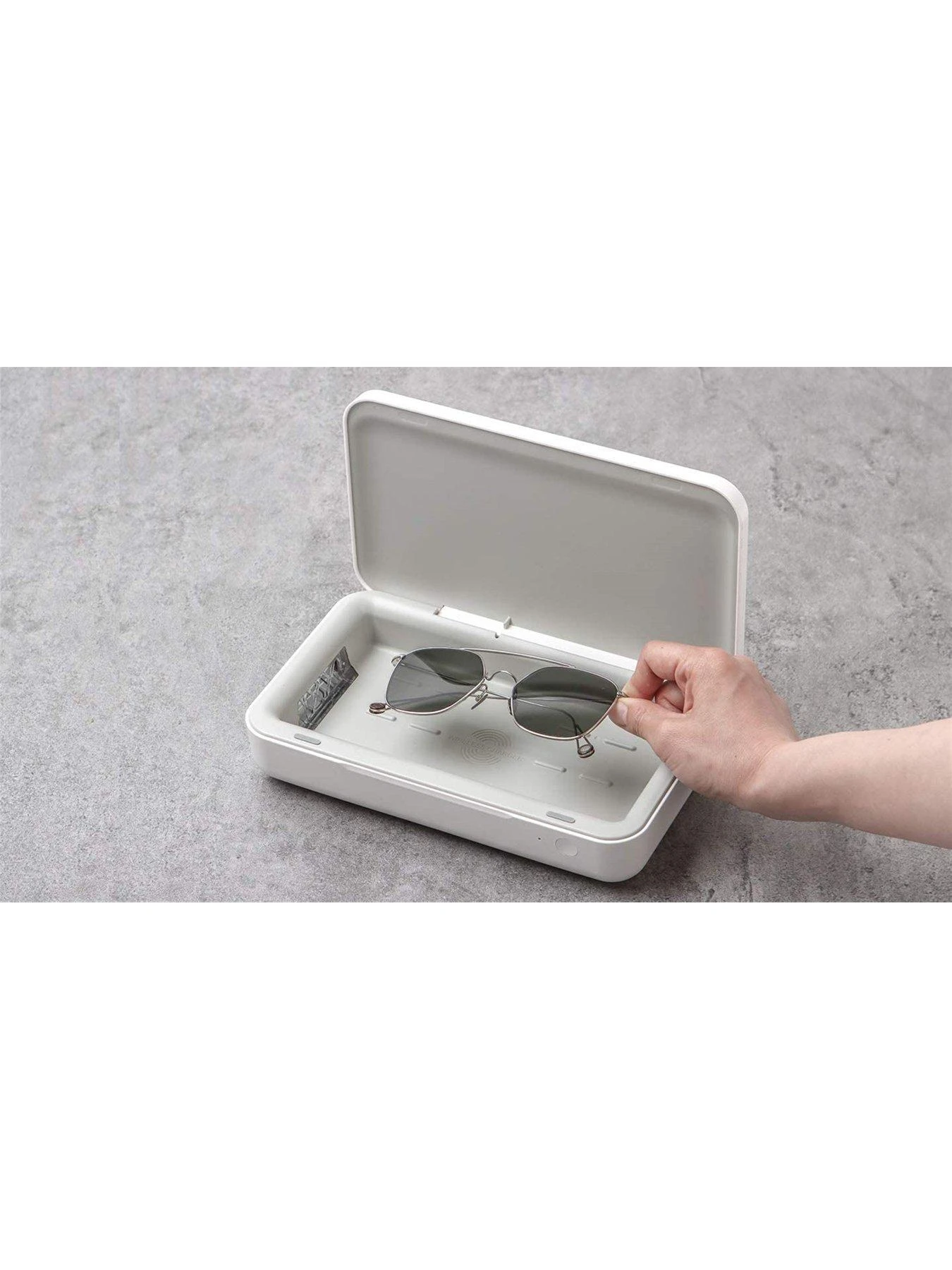 Samsung ITFIT UV Sterilizer (Wireless Charger) - White 6 Samsung ITFIT UV Sterilizer (Wireless Charger) - White - Image 6