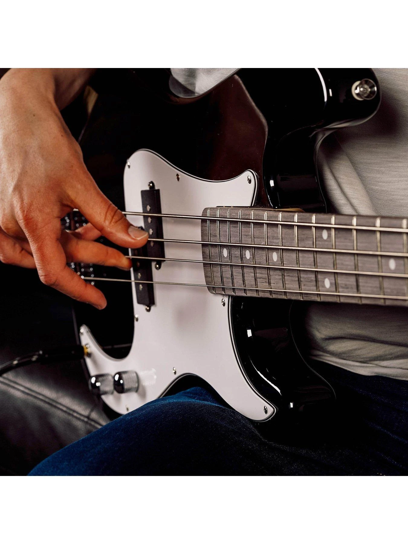 3rd Avenue Full Size Bass Guitar Ultimate Kit With 15W Amp - 6 Months FREE Lessons - Black 6 3rd Avenue Full Size Bass Guitar Ultimate Kit With 15W Amp - 6 Months FREE Lessons - Black - Image 6