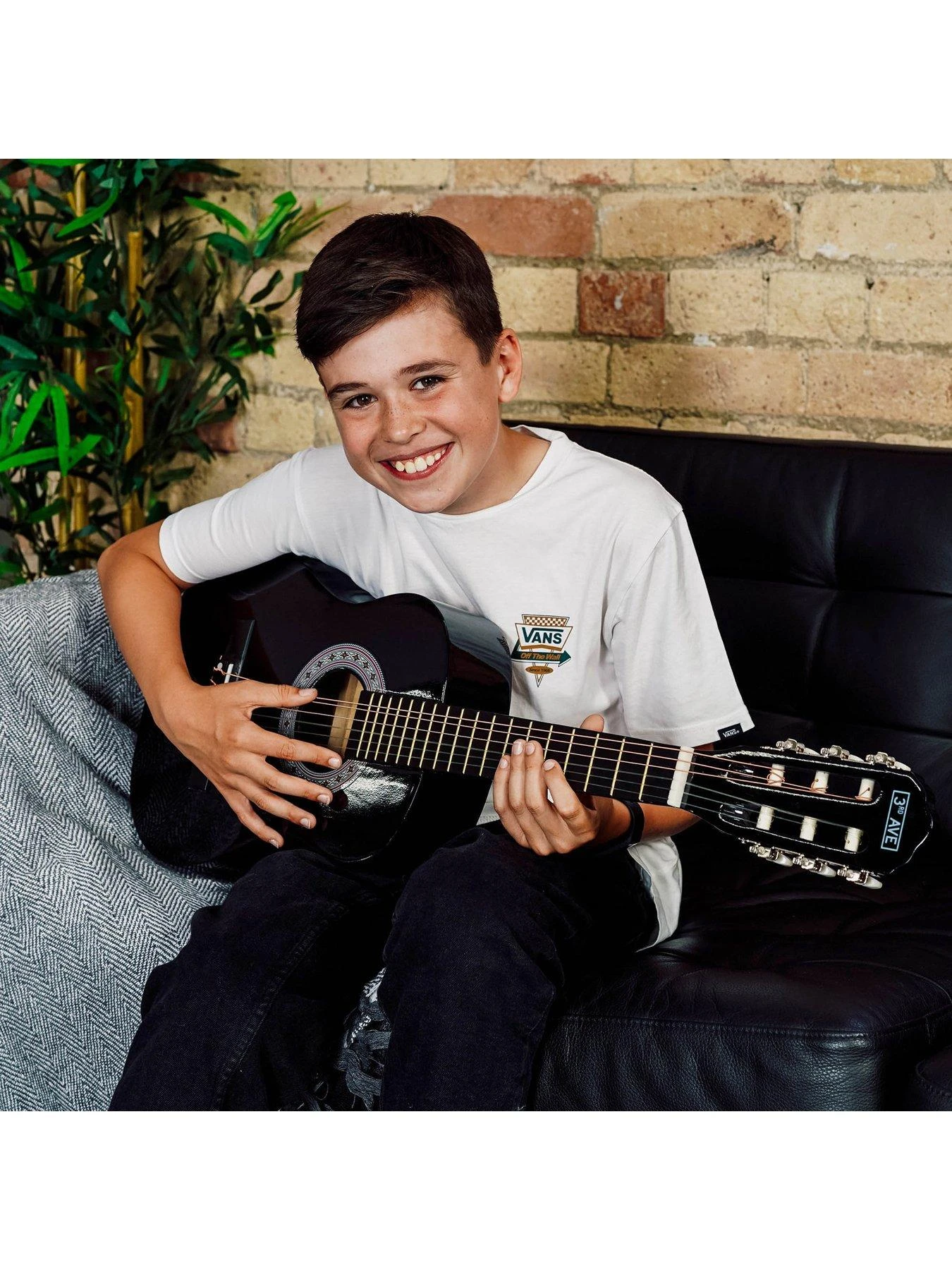 3rd Avenue 1/2 Size Classical Guitar Pack - Black 5 3rd Avenue 1/2 Size Classical Guitar Pack - Black - Image 5