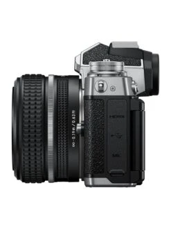 Nikon Z Fc + Z 28 Mm F/2.8 SE -Digital Station TF47D SQ5 0000000004 BLACK SLd1