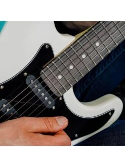 Full Size 4/4 Electric Guitar Ultimate Kit With 10W Amp - 6 Months FREE Lessons - White -Digital Station UW8G4 SQ6 0000000088 NO COLOR SLd4