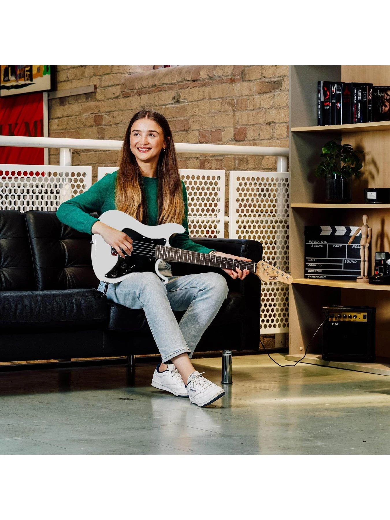 3/4 Size Electric Guitar Ultimate Kit With 10W Amp - 6 Months FREE Lessons - White 5 3/4 Size Electric Guitar Ultimate Kit With 10W Amp - 6 Months FREE Lessons - White - Image 5