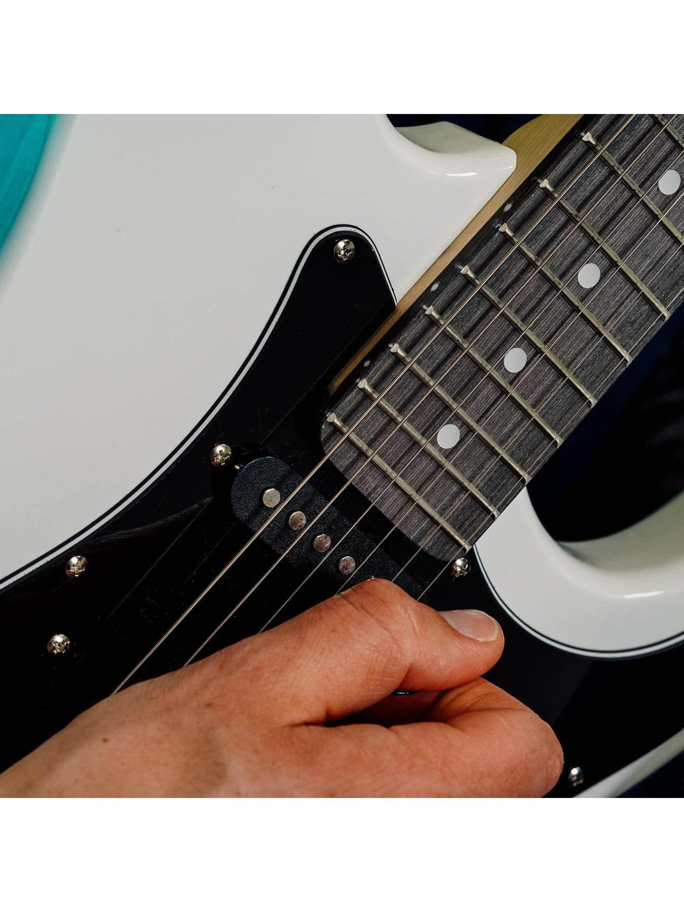 3/4 Size Electric Guitar Ultimate Kit With 10W Amp - 6 Months FREE Lessons - White 6 3/4 Size Electric Guitar Ultimate Kit With 10W Amp - 6 Months FREE Lessons - White - Image 6