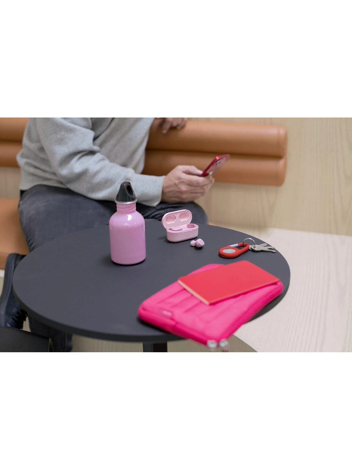 Belkin SOUNDFORM PLAY TRUE WIRELESS EARBUDS, Pink 4 Belkin SOUNDFORM PLAY TRUE WIRELESS EARBUDS, Pink - Image 4