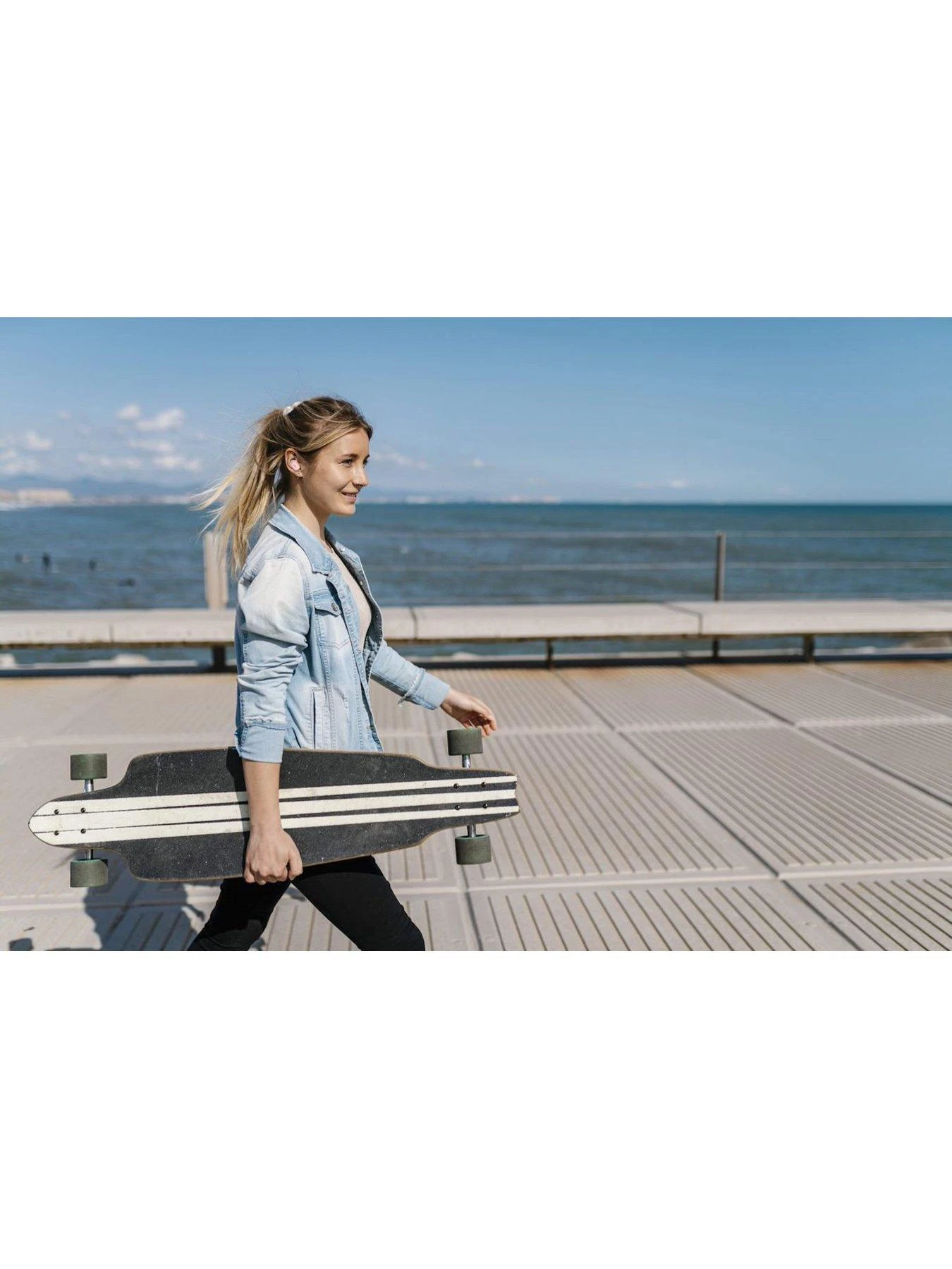 Belkin SOUNDFORM PLAY TRUE WIRELESS EARBUDS, Pink 6 Belkin SOUNDFORM PLAY TRUE WIRELESS EARBUDS, Pink - Image 6