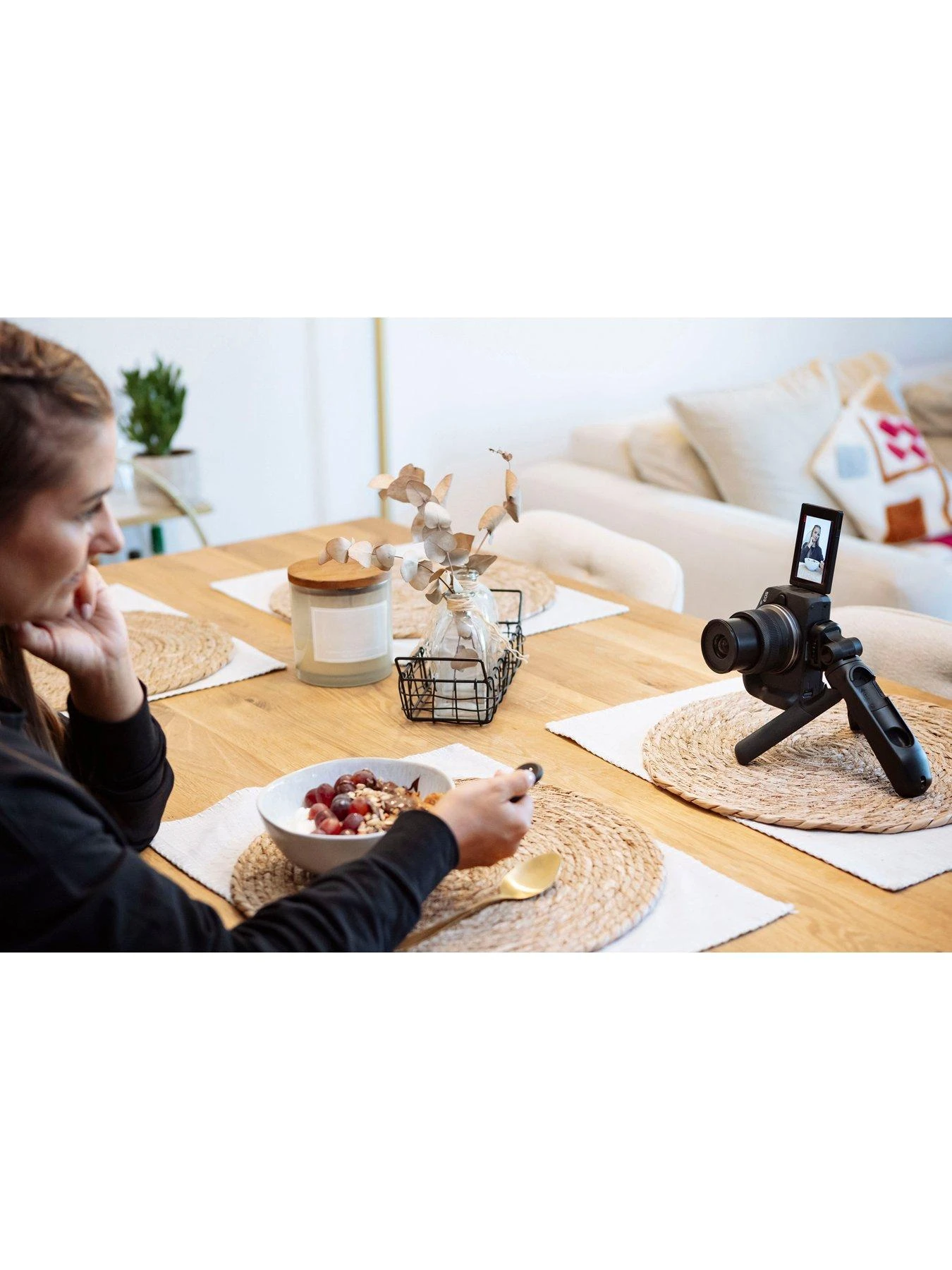 Canon® Canon EOS R50 APS-C Mirrorless Camera Inc RF-S 18-45mm Lens Creator Kit - Black 7 Canon® Canon EOS R50 APS-C Mirrorless Camera Inc RF-S 18-45mm Lens Creator Kit - Black - Image 7