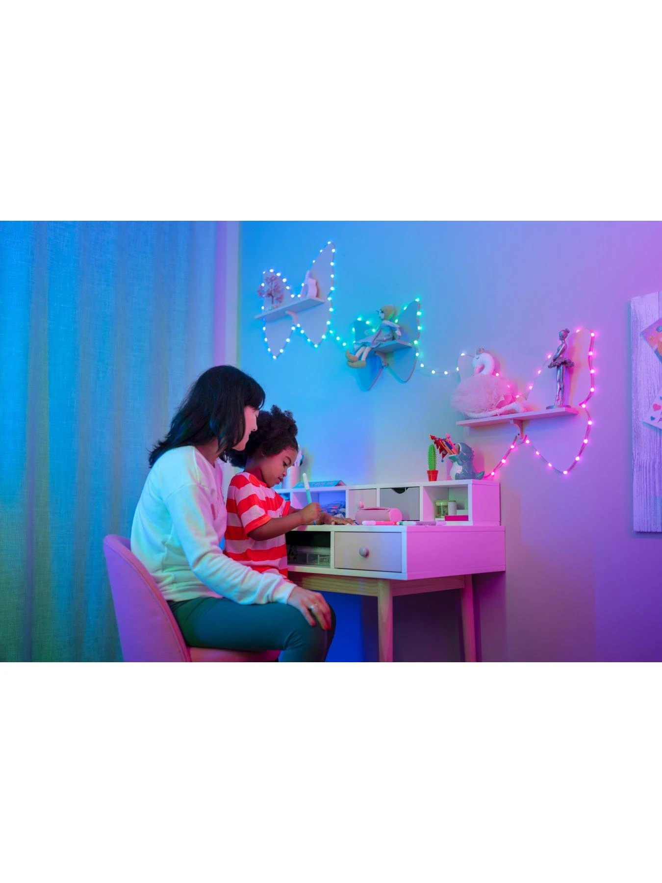 Twinkly Candies 200L 7MM Heart Shape RGB Lens Light String, 6cm Lamp Spacing, BT+WiFi, IP20 - USB-C Powered 5 Twinkly Candies 200L 7MM Heart Shape RGB Lens Light String, 6cm Lamp Spacing, BT+WiFi, IP20 - USB-C Powered - Image 5
