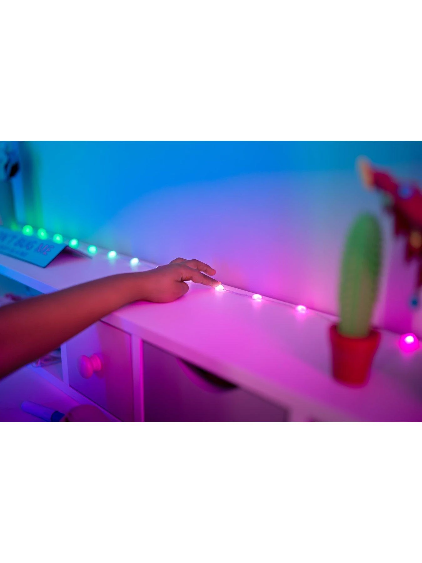 Twinkly Candies 200L 8MM Pearl Shape RGB Lens Light String, 6cm Lamp Spacing, BT+WiFi, IP20 - USB-C Powered 5 Twinkly Candies 200L 8MM Pearl Shape RGB Lens Light String, 6cm Lamp Spacing, BT+WiFi, IP20 - USB-C Powered - Image 5
